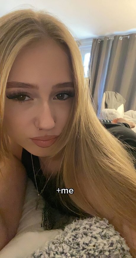 a mae 04 onlyfans model