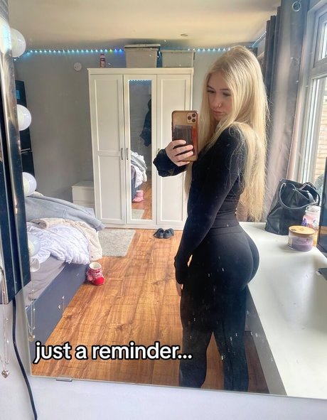 a mae 04 onlyfans naked