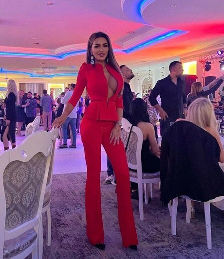 Iulia Carmen onlyfans leaked