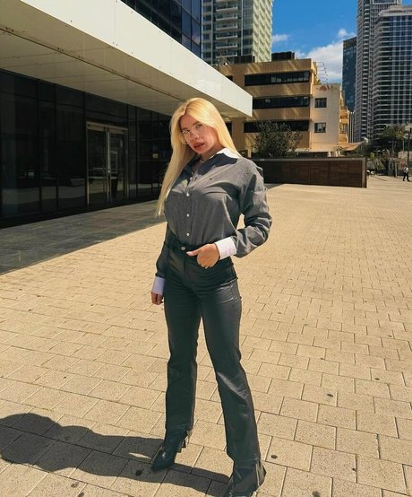 Shelly Cohen onlyfans leaked.