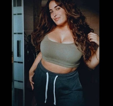 elviabombon onlyfans nude pics