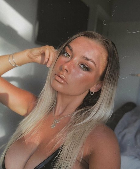 Lucy Cartlidge onlyfans leaked.