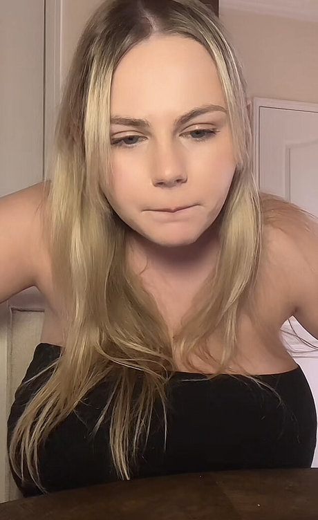 Emspensiveemily onlyfans nude pics
