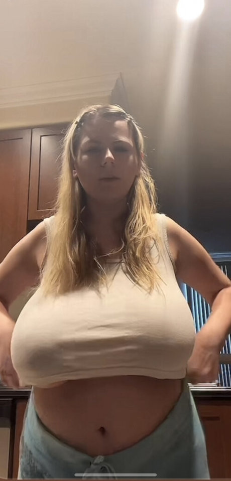 Emspensiveemily onlyfans leakes