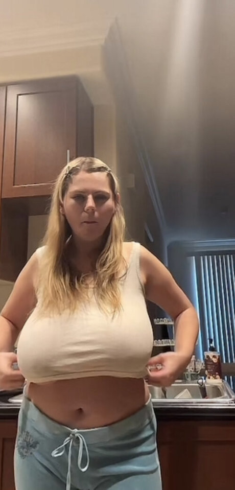 Emspensiveemily leaked nudes onlyfans