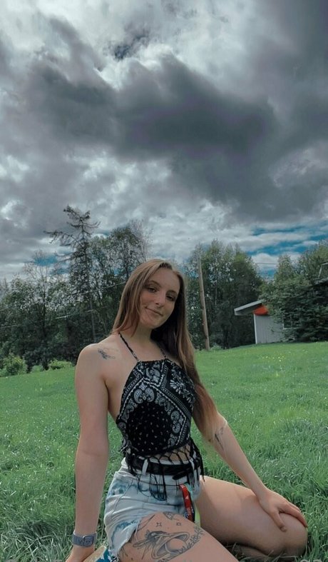 saltysavanna03 onlyfans model images