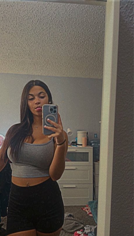 Ava Schillaci onlyfans photos