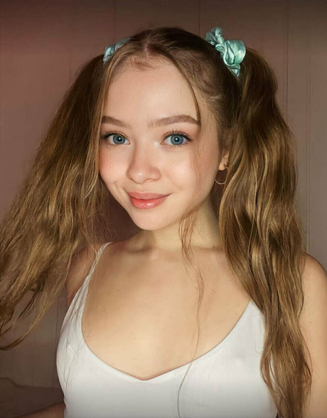 lolly derry18 onlyfans naked porn