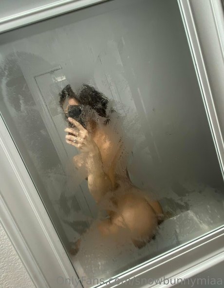 snowbunnymiaa only fans nudes