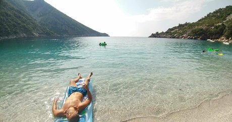 kostasxadriana onlyfans picture