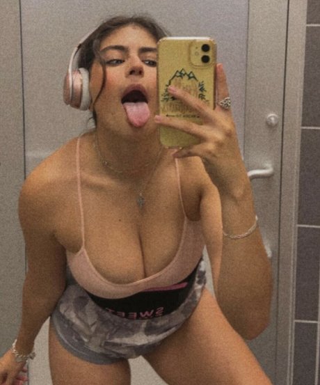 Emiliatorres55 onlyfans pictures