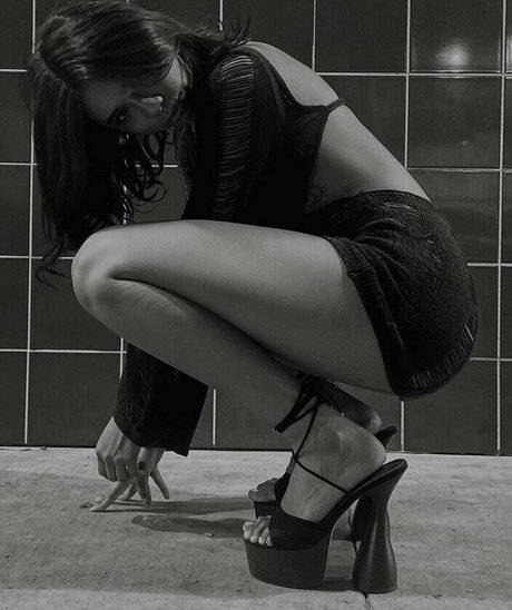 stxrgirllmeenaa onlyfans nude tits