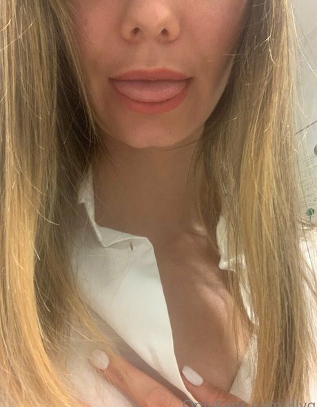 lilyq onlyfans topless