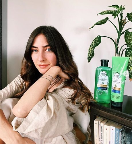 Hazar Motan onlyfans sextape leak