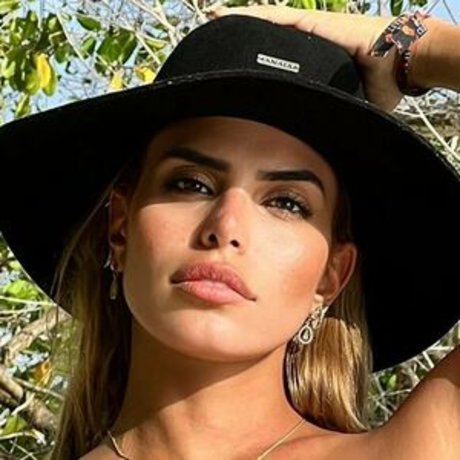 Juliana Seligmann topless onlyfans