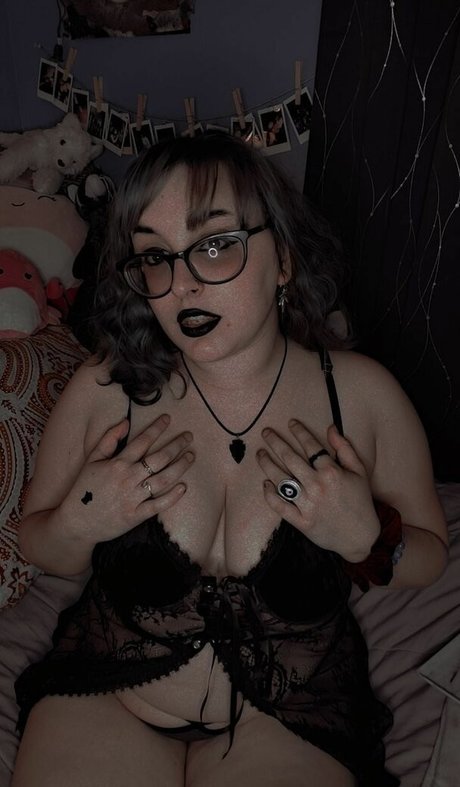 gothicxslvt onlyfans photos