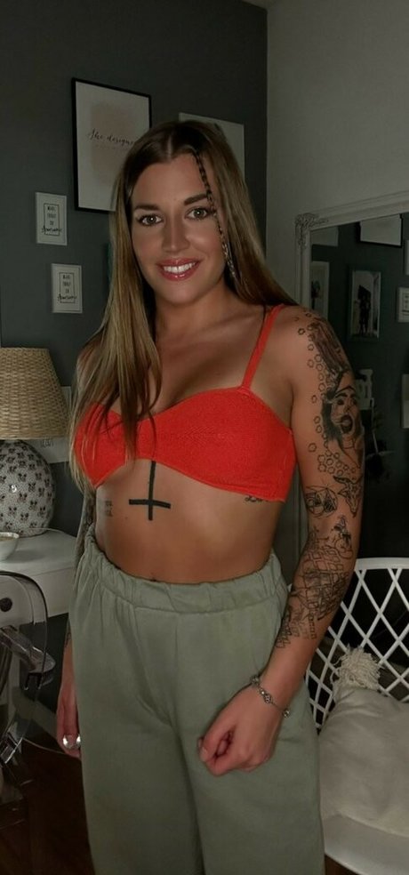 Silvia and Eveline Dellai onlyfans striptease