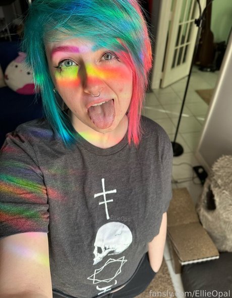 EllieOpal onlyfans model