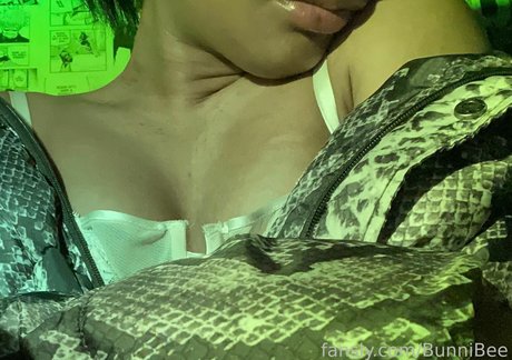 BunniBee onlyfans model photos