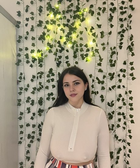 mia gaarciia naked onlyfans pics