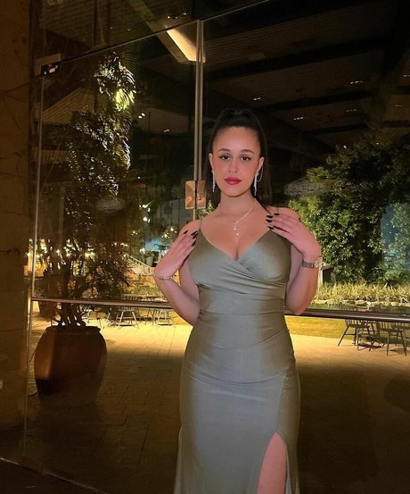 May Cohen onlyfans striptease