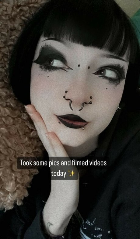 CreepyCassy onlyfans leaked tits