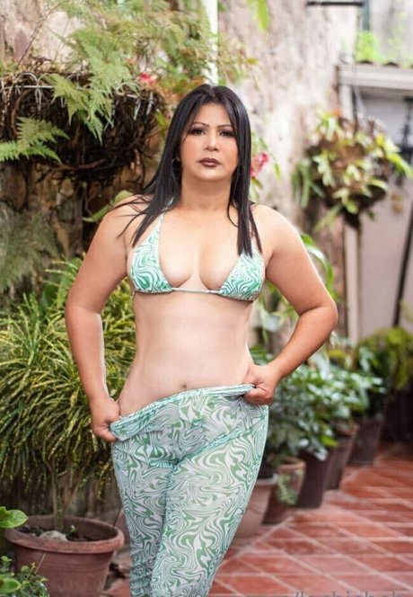 lachicheb only fans nude