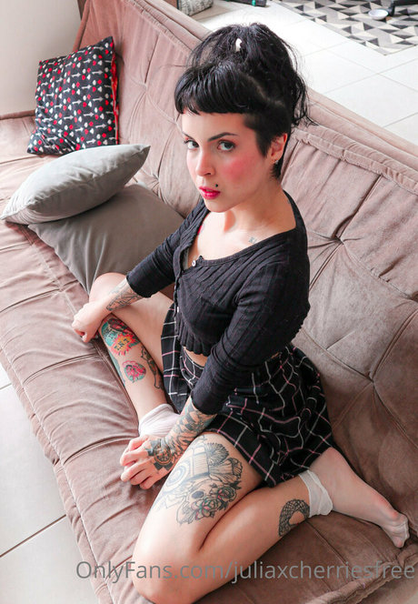 juliaxcherriesfree only fans nude