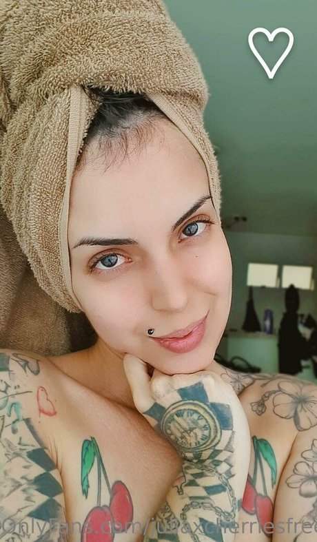 juliaxcherriesfree onlyfans pictures