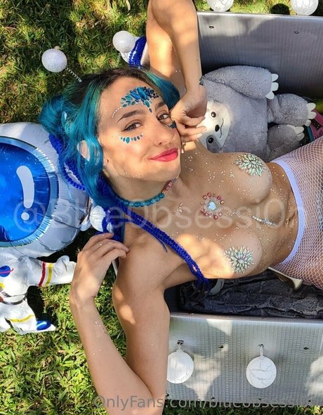 blue0bsessi0n onlyfans strip tease