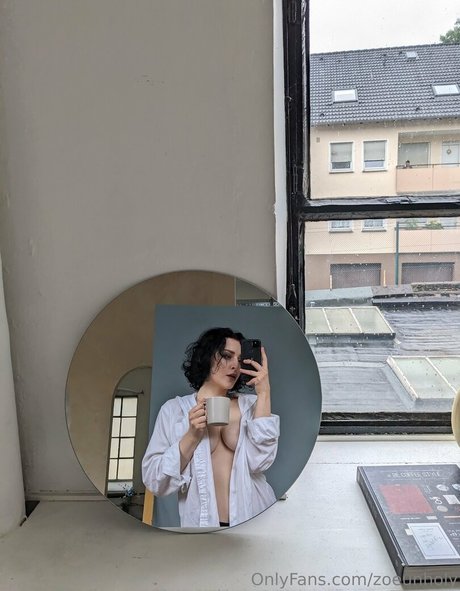 zoeunholy onlyfans naked pics