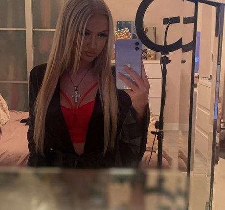 Lily Mcalpine onlyfans leaks