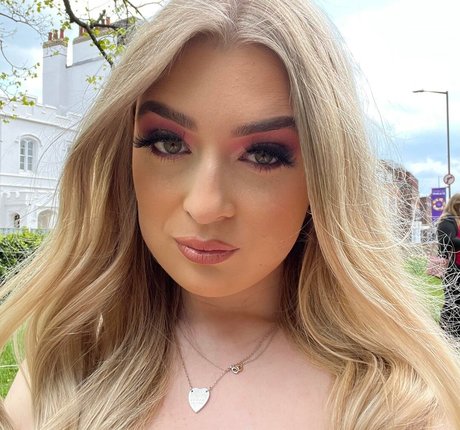 Alex Estelle sexy onlyfans