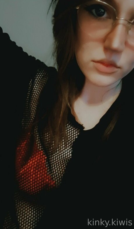 kinkykiwisx onlyfans model images