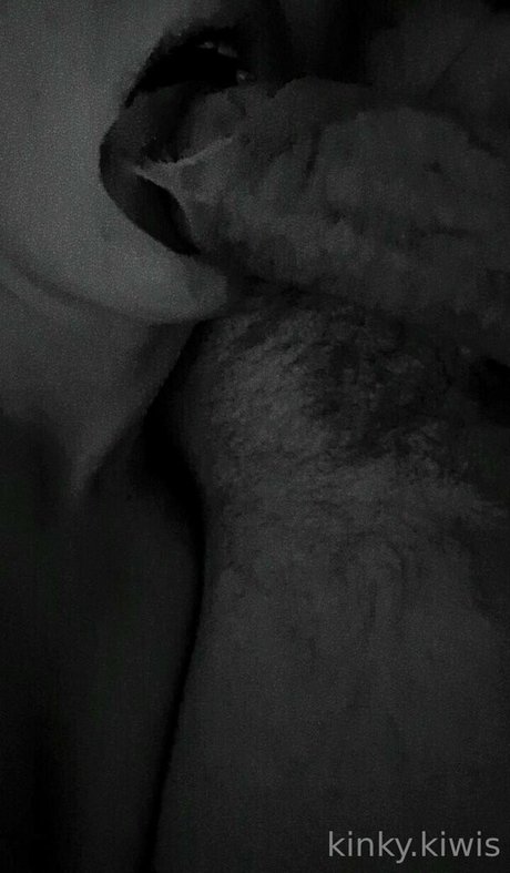 kinkykiwisx only fans nudes