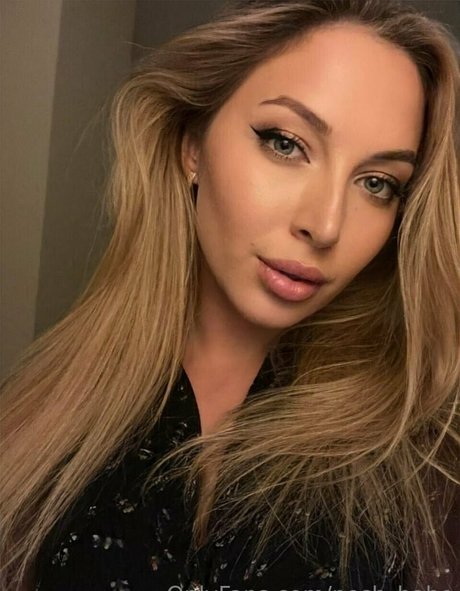 posh babe onlyfans model photos