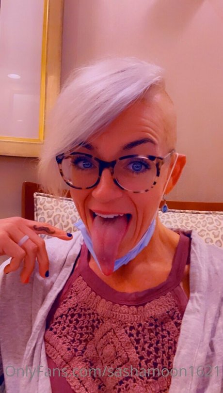 sashamoon1621 only fans pictures