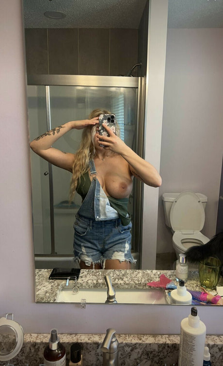 Sophuckingone onlyfans model images