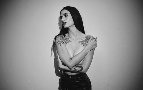 inseniity topless onlyfans