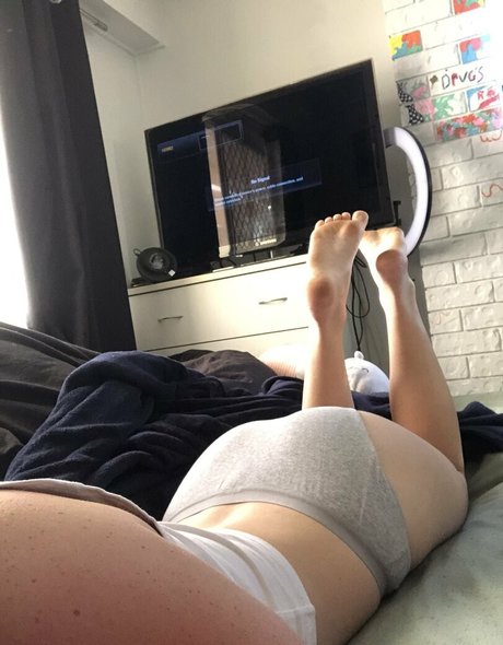 oliviamonroe feet onlyfans