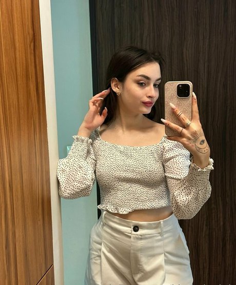 kira vipclub onlyfans photo