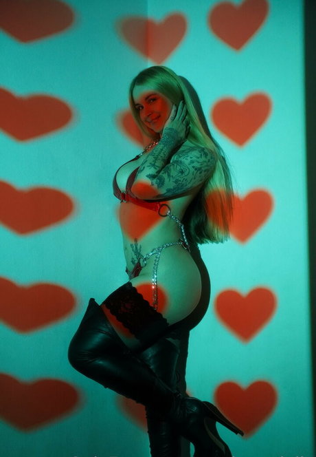 Sarahvandella onlyfans picture