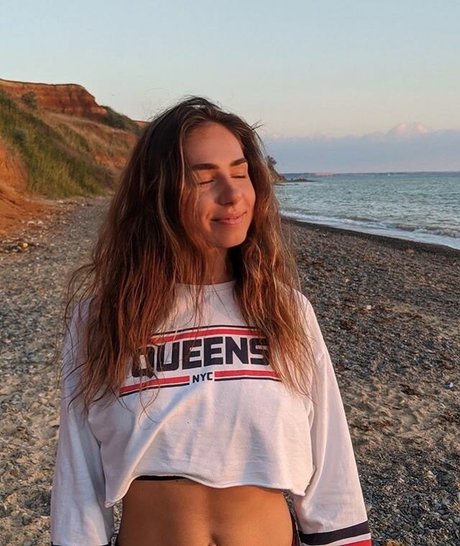 Anna Adamovich topless onlyfans