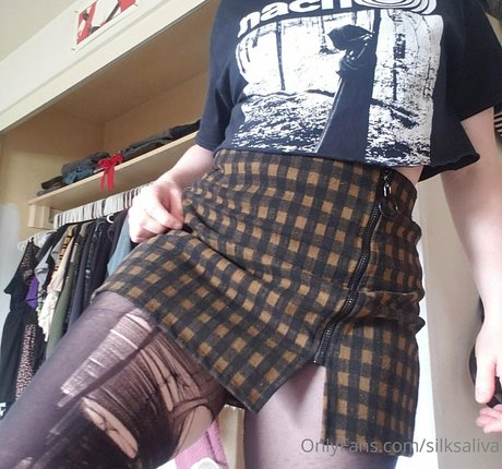 silksaliva nudes only fans