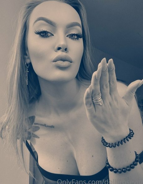 Dolly Rose onlyfans content type