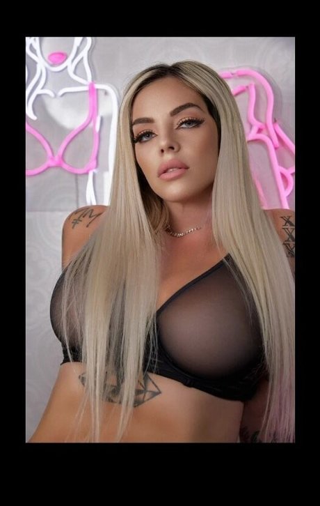 May Valentine onlyfans striptease