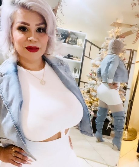 Myra La Chula onlyfans post