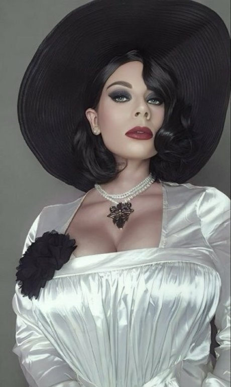 Lady Dimitrescu onlyfans pictures