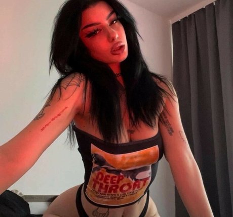 shawtysuzi onlyfans topless