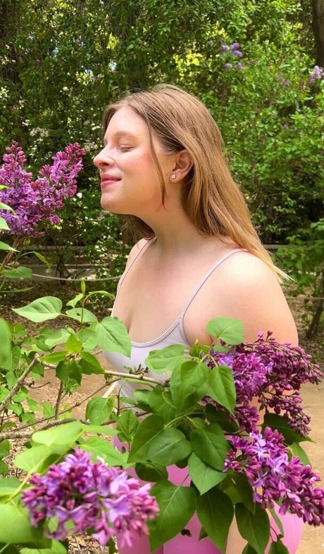 Curvy Krysta topless onlyfans